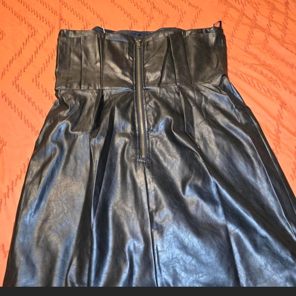 PrettyLittleThing Black Mini Dress - Picture 2 of 2